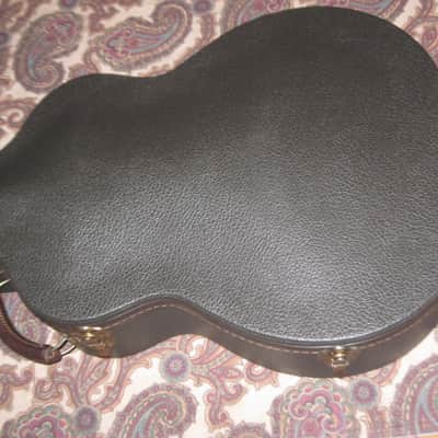 lightly handled (late 90s-early 00s) Taylor Grand Concert Deluxe Brown Hardshell Case (5200-54 but reg black lining) textured dark brown vinyl over 3-ply wooden structure, Foam padding covered w/ reg black plush  lining, brass plated HW, leather handle image 18