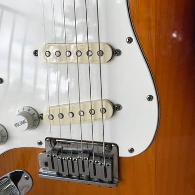Fender USA Lefty Sunburst Stratocaster Early 90's With HSC image 3
