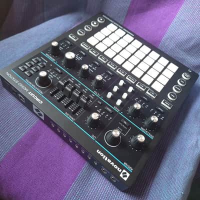 Novation Circuit Mono Station Paraphonic Synthesizer 2017 - 2021 - Black image 3