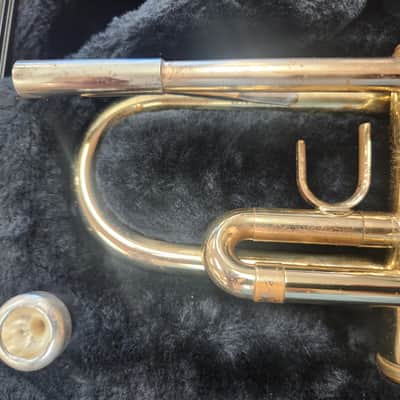 King 601 Trumpet with Case image 3