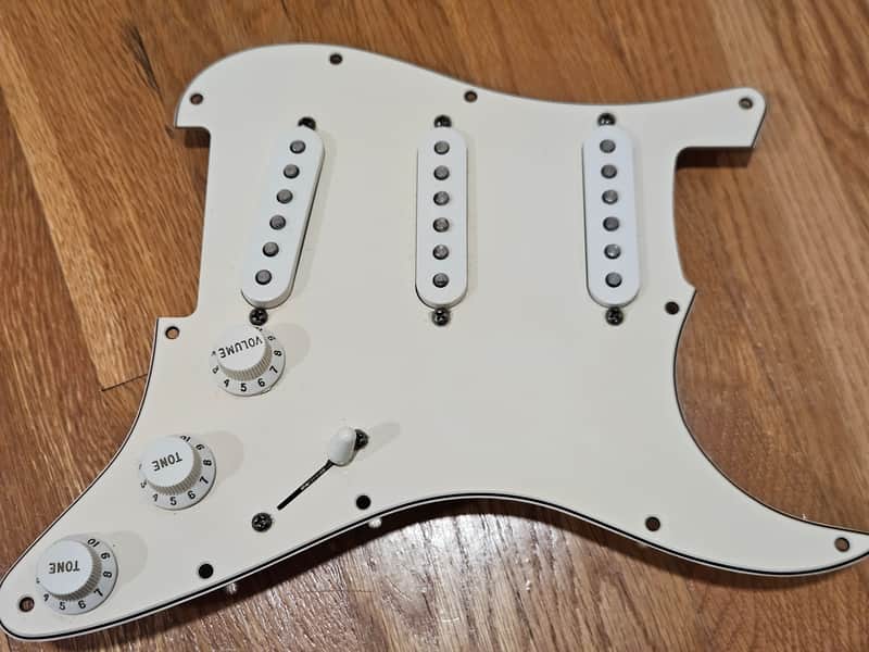 Fender Stratocaster MIM Loaded Pickguard 2000 - $70 (50% off MSRP!)