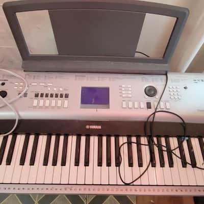 Yamaha Portable Grand DGX-530 2010s - Silver Bild 2