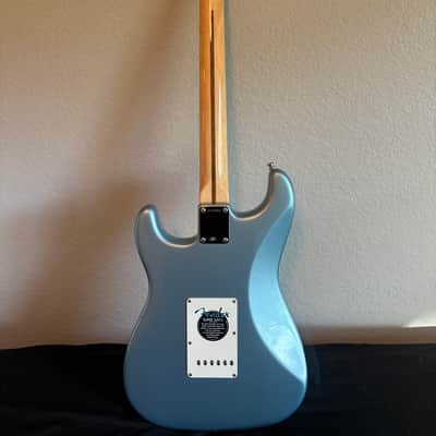 Fender 2005 FSR American Deluxe '62 Stratocaster Reissue Ice Blue Metallic with Matching Headstock image 6