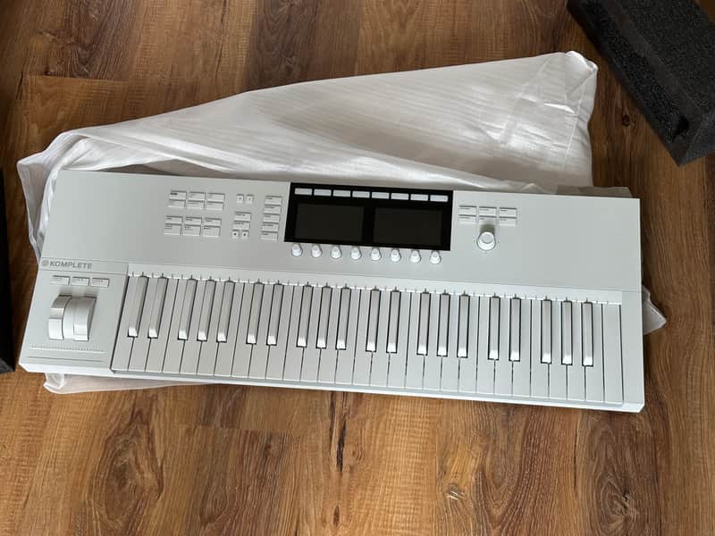 Native Instruments Komplete Kontrol S49 MK2 25th Edition Vapor Gray image 1