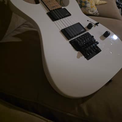 ESP LTD M-1000 Deluxe 2013 - Gloss White image 2