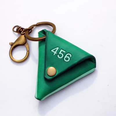 burnyblack inspired by squid game guitar picks, pickholder green image 6