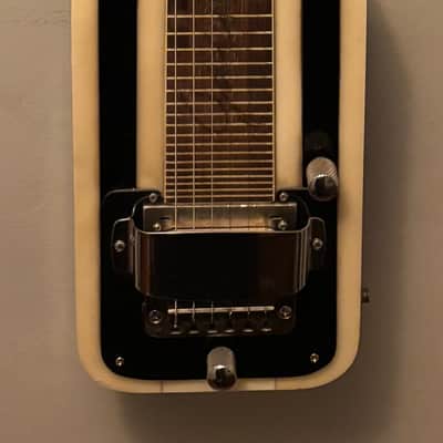 Lap Steel - New Yorker - National, Valco, Airline - 1950s - Black / White image 1