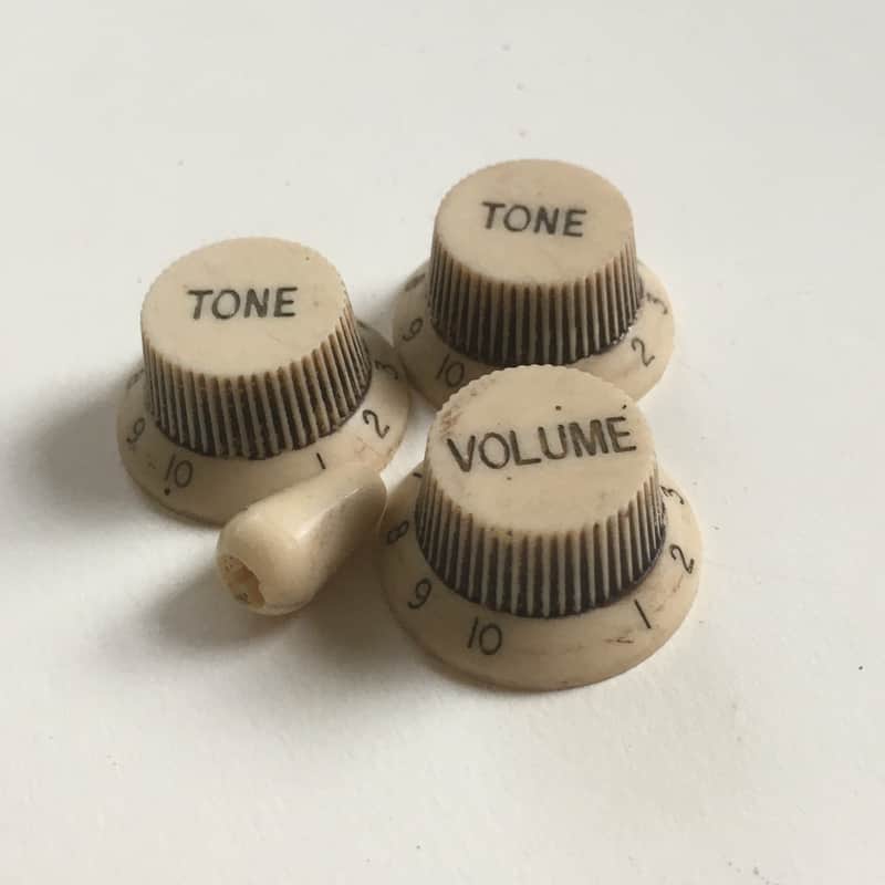 Luthier Parts Strat relic knobs