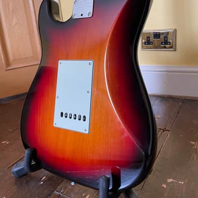 Fender American Professional II Stratocaster HSS with Maple Fretboard 2020 - Present 3-Color Sunburst image 6