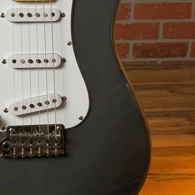PRS SE Silver Sky Left-Handed Maple Fingerboard Electric Guitar - Overland Gray image 3