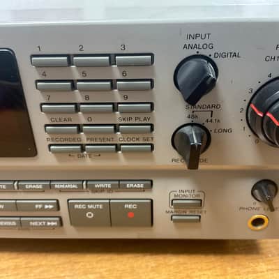 Sony PCM 2800 DAT PROFESSIONAL digital audio recorder image 2