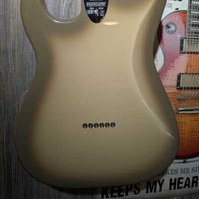 Fender 70th Anniversary Vintera II Stratocaster 2024 - Antigua image 9