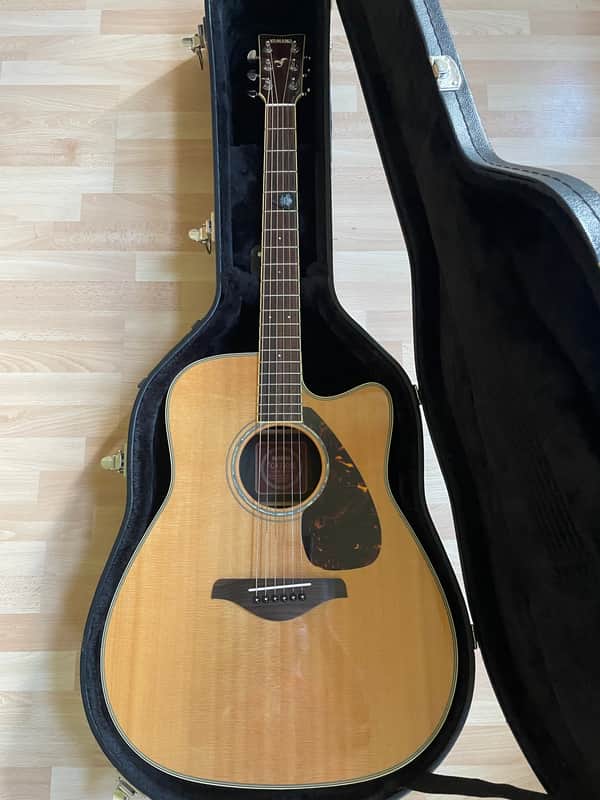 Yamaha FGX730SC Solid Top Cutaway Acoustic/Electric Guitar Natural