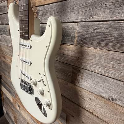 Fender Squier Bullet Stratocaster White image 3