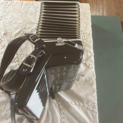 Accordion 12 Bass - Black image 5