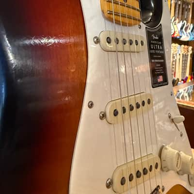 Fender American Ultra Luxe Vintage '50s Stratocaster - Three Tone Sunburst with Fender Deluxe Hardshell Case image 4