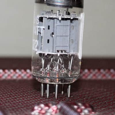 AMPEREX 12AU7 HOLLAND ECC82 GF2 BUGLE BOY ERA SHORT PLATE HALO GETTER TIGHT BALANCE TEST NOS VINTAGE 1963 FOR PHILIPS MINIWATT image 2
