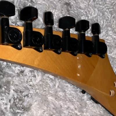 Vintage 1986 Kramer Vanguard American series electric guitar Floyd rose Seymour Duncans 1986 image 17