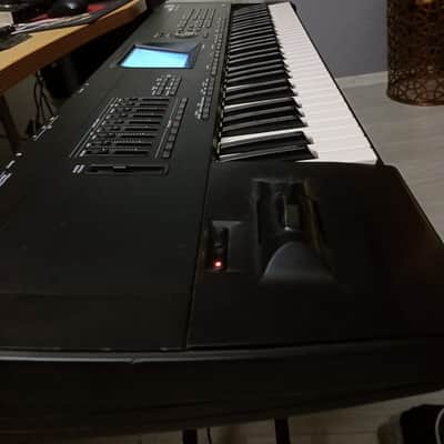 Korg i30 Interactive Music Workstation - 220V image 2
