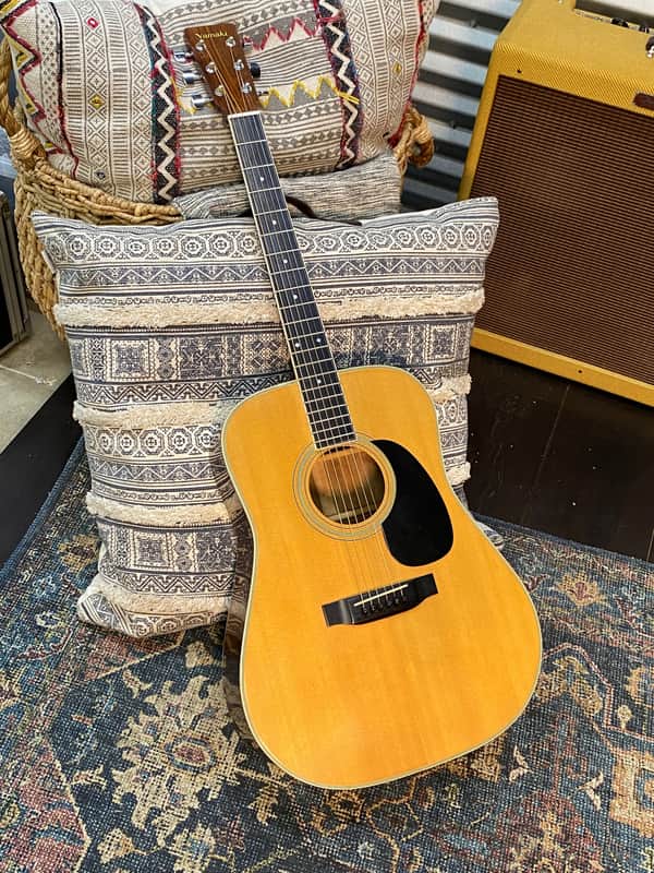 Yamaki YW-20 Square Shoulder Dreadnought Acoustic - Natural Finish