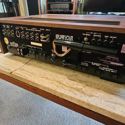 Pioneer SX-828 1971-1972 - Silver face with walnut sides and top image 2
