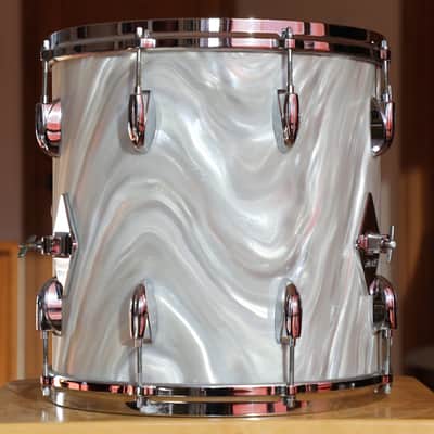 Gretsch 14X14 Floor tom 1964 white satin flame image 2