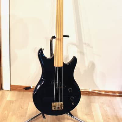 Vantage Avenger Fretless Bass image 2
