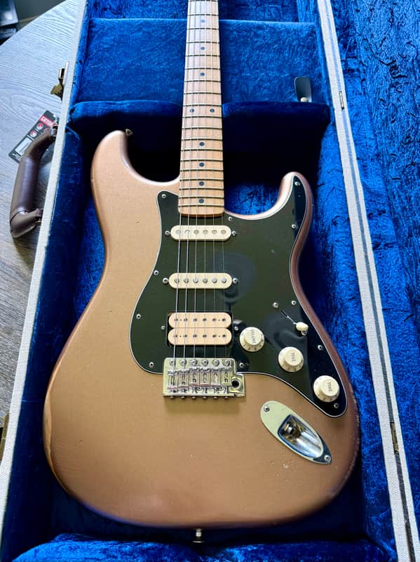Fender Vintera Stratocaster Road Worn - Firemist Gold