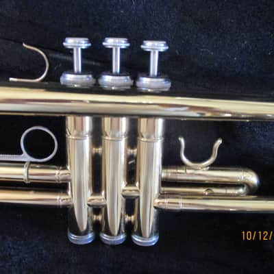 Glory brand trumpet with case and  mouthpiece. image 5