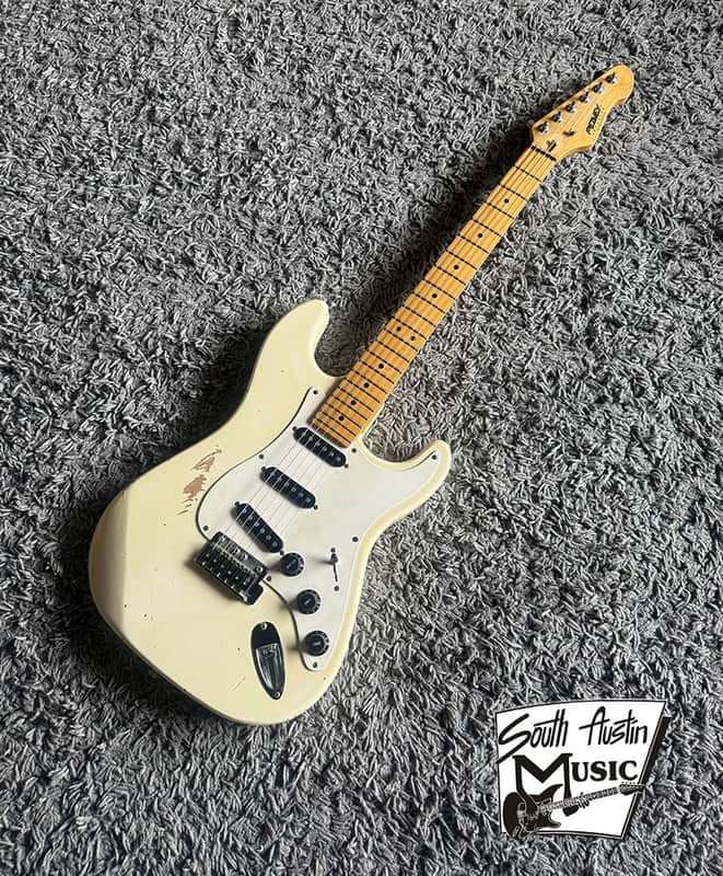 Peavey Predator - White image 1