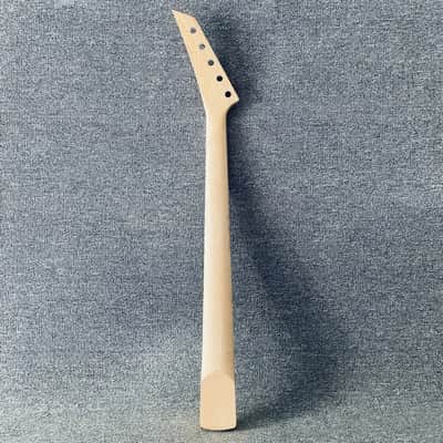 Jackson 5 String Bass Maple Neck, 24 Frets Rosewood Fingerboard image 6