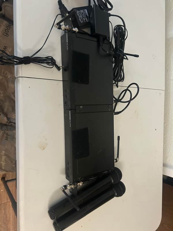 Shure Blx4r J10 wireless receivers with 2 microphones image 1