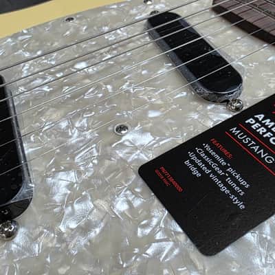Fender American Mustang BRAND NEW 75th ANNIVERSARY Performer Vintage White 60s Kurt Cobain vibes USA Electric Guitar image 8
