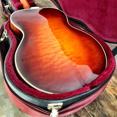 Benedetto Manhattan 18" Archtop Sunburst image 7