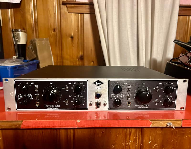 Universal Audio 2-610 Dual Channel Mic Preamplifier | Reverb Canada