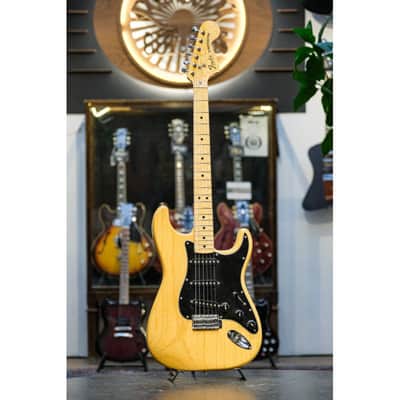 1976 Fender Stratocaster natural image 2