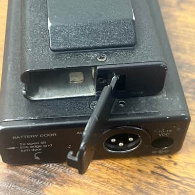 Lectrosonics UCR411A \+ UM400 Wireless Lav System – Block 21 – 537\.6–563\.1 MHz – Lectrosonics Lav image 2