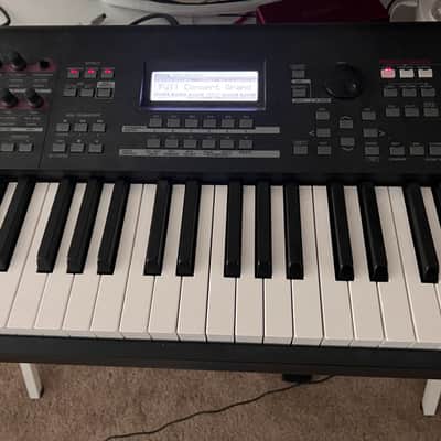 Yamaha MOXF8 Production Synthesizer 2013 - Present - Gray image 2