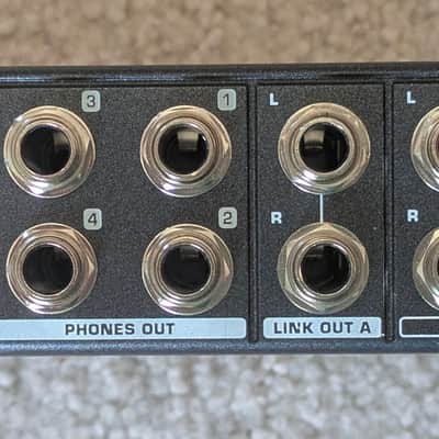 Behringer MiniAmp AMP800 4-Channel Stereo Headphone Amplifier 2001 - Present - Standard image 5