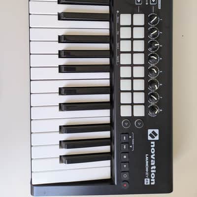 Novation Launchkey 25 MKII MIDI Keyboard Controller 2015 - 2020 - Black image 2