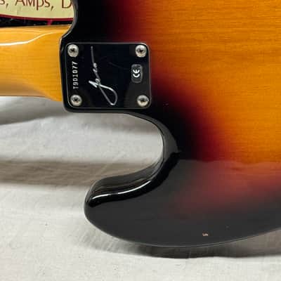 Fender Jaco Pastorius Jazz Bass Fretless 4-string J-Bass with Case 2005 - 3-Color Sunburst / Pau Ferro fingerboard image 12