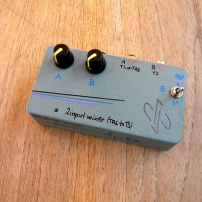 dpFX Pedals - 2-input mixer, with volume controls & phase reverse (suitable for piezo) image 4