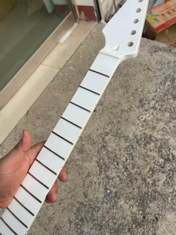 Left hand Round stainless steel 22 frets White gloss finish Maple guitar neck 25.5inch hole 10mm image 1