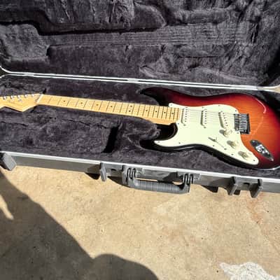 Fender American Deluxe Stratocaster Left-Handed 2012 - - 3-Color Sunburst - Maple Fretboard - USA w/ OHSC image 1