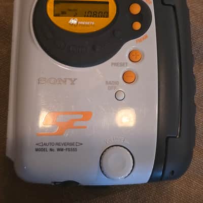 Sony WM-FS555 AM FM auto-reverse cassette walkman Early 2000s - White gray orange image 4