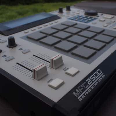 Akai MPC2500 *ghostinmpc* custom + JJOSXL image 3