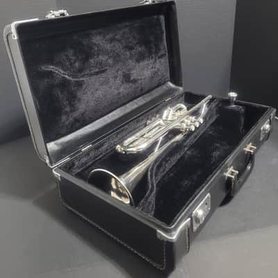 Vintage King Sliver Flair 1055T Professional Trumpet, Mouthpiece and Original Hard Case 1970-1975 - Silver plated image 2