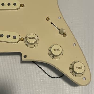 2004 USA Fender American 50th Anniversary Deluxe Stratocaster Cream S1 Switch Loaded Pickguard SC1 Pickups 11 Screw 1 Ply image 6