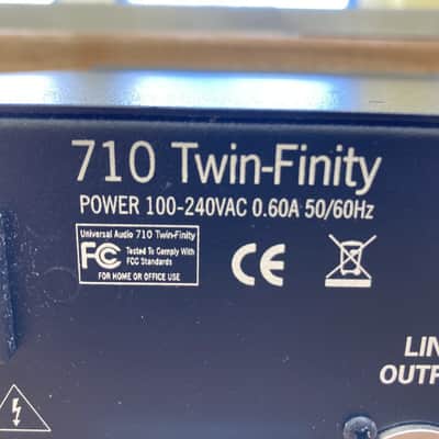 Universal Audio 710 Twin-Finity Microphone Preamp 2009 - Present - Silver image 6