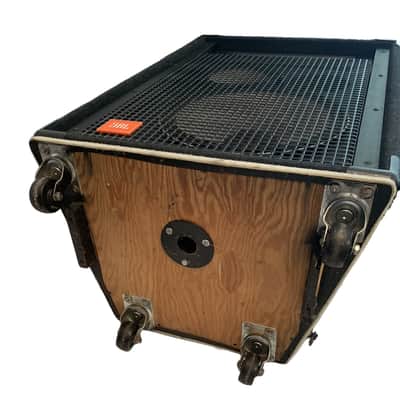 JBL SR4735A Early 2000 - Carpeting image 4